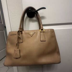 Prada beige  medium galleria